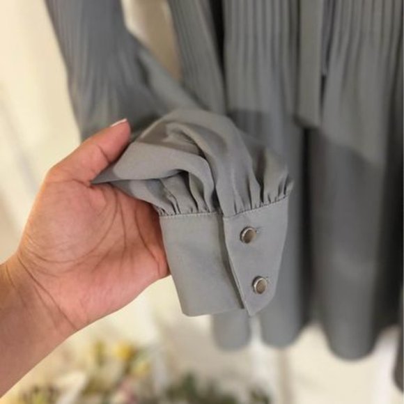 Gray accordion pleated blouse Banana Republic Size XS - Picture 2 of 4